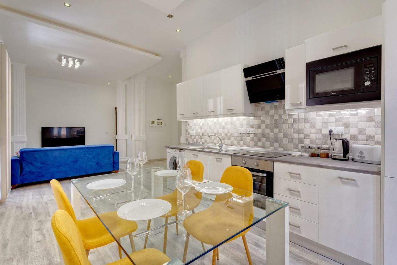Stylish 2 Bedroom Apartment In An Amazing Location Sliema Kültér fotó