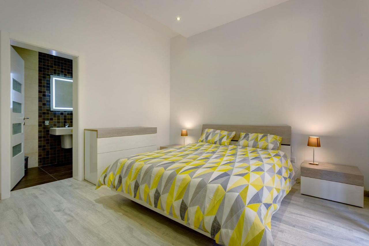 Stylish 2 Bedroom Apartment In An Amazing Location Sliema Kültér fotó