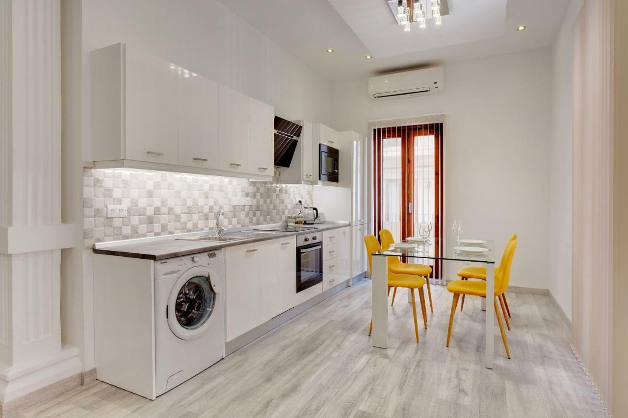 Stylish 2 Bedroom Apartment In An Amazing Location Sliema Kültér fotó